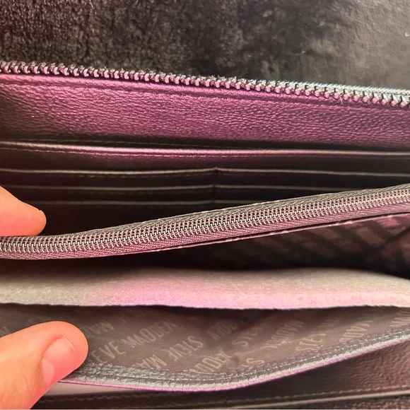 Steve Madden Elegant Black Wallet - Picture 4 of 7